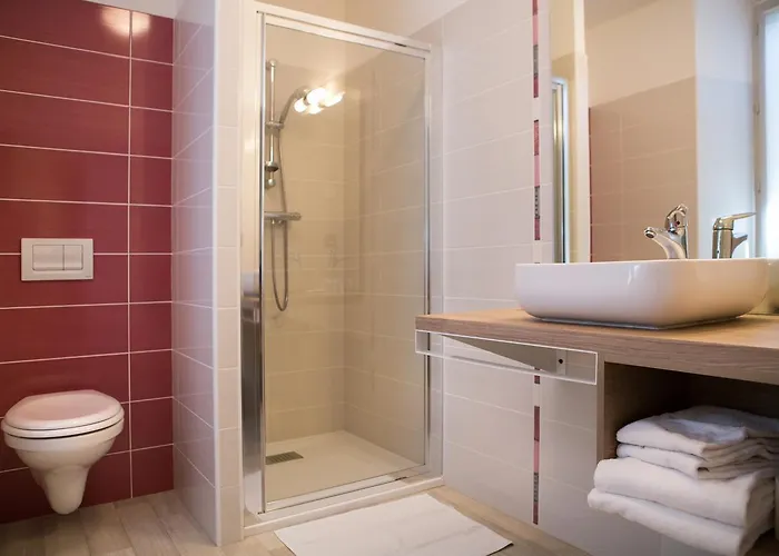 Hotel Restaurant Le Sully Saint-Saud-Lacoussière